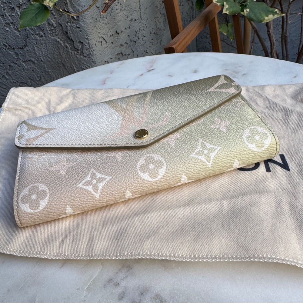 Louis Vuitton Spring in the City Sarah Wallet - Picture 10 of 15